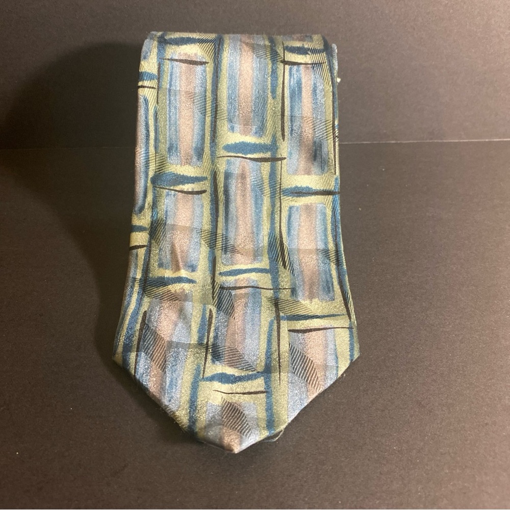 J Garcia Limited Edition “Dawn At The Ritz Carlton” 100%‎ Silk Geomatic Tie 47